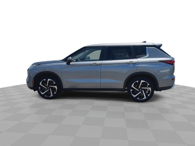 Mitsubishi Outlander Vehicle Full-screen Gallery Image 7
