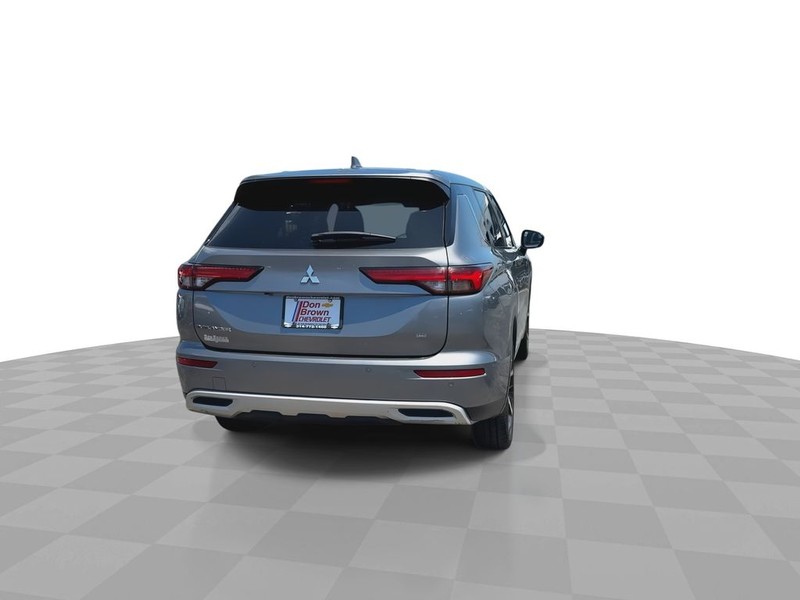 Mitsubishi Outlander Vehicle Full-screen Gallery Image 11