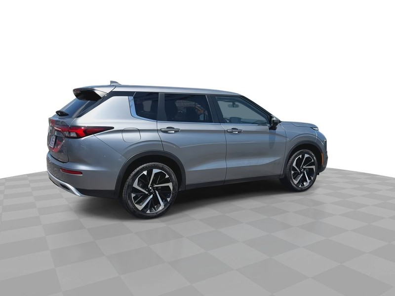 Mitsubishi Outlander Vehicle Full-screen Gallery Image 13