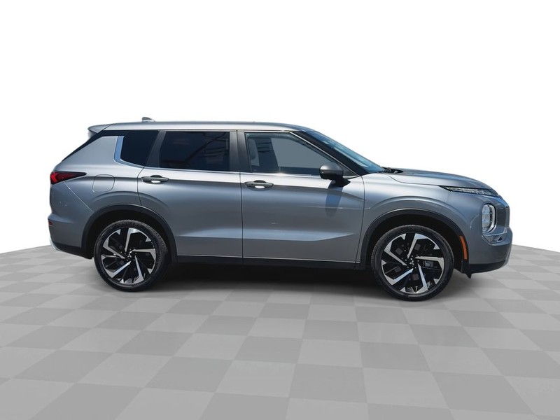 Mitsubishi Outlander Vehicle Full-screen Gallery Image 14