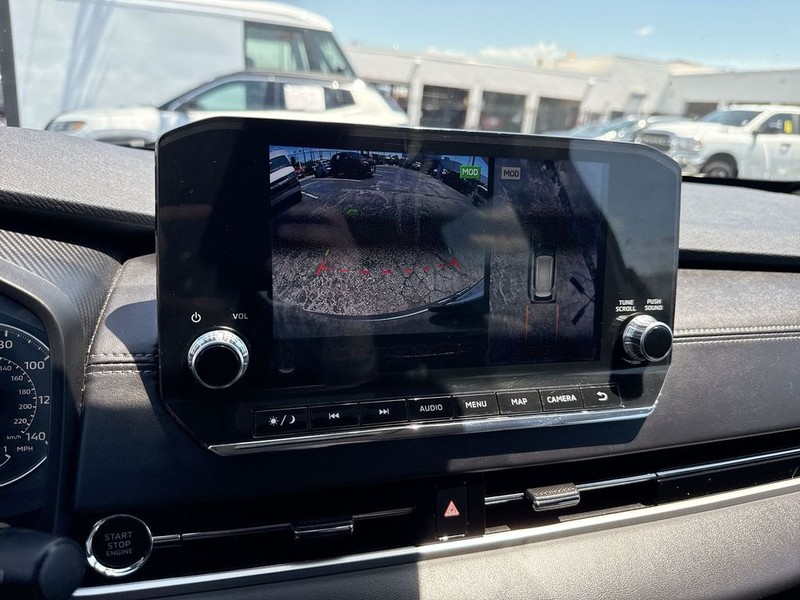 Mitsubishi Outlander Vehicle Full-screen Gallery Image 22