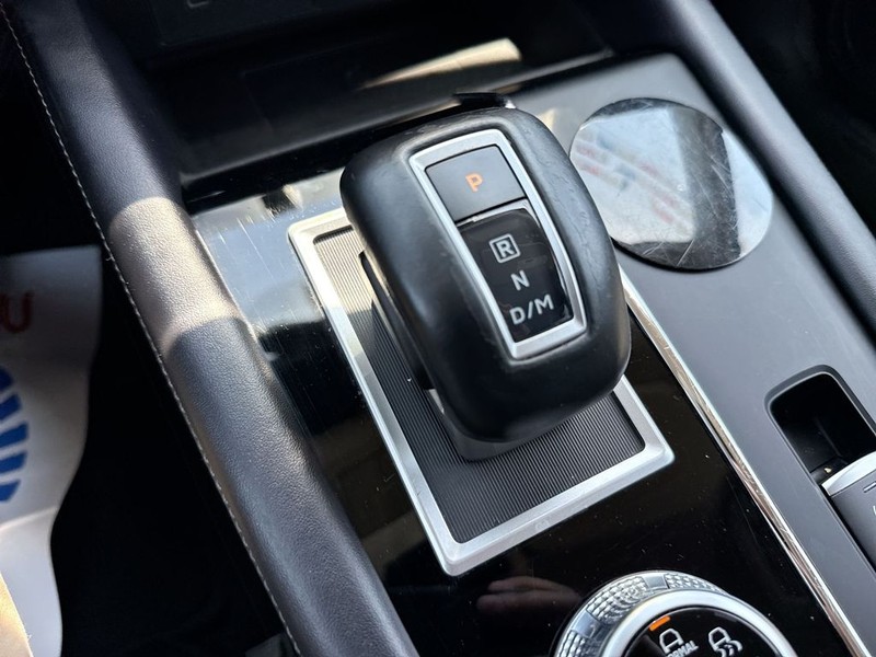 Mitsubishi Outlander Vehicle Full-screen Gallery Image 23
