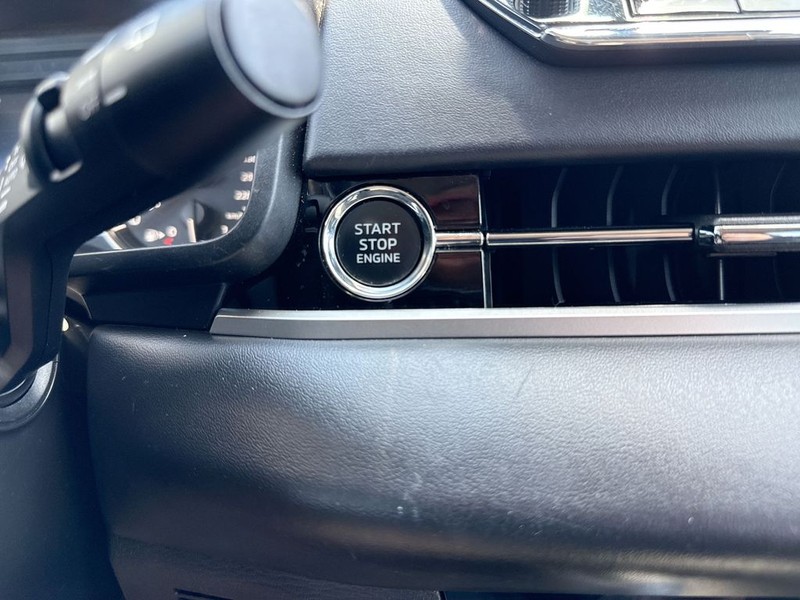 Mitsubishi Outlander Vehicle Full-screen Gallery Image 24