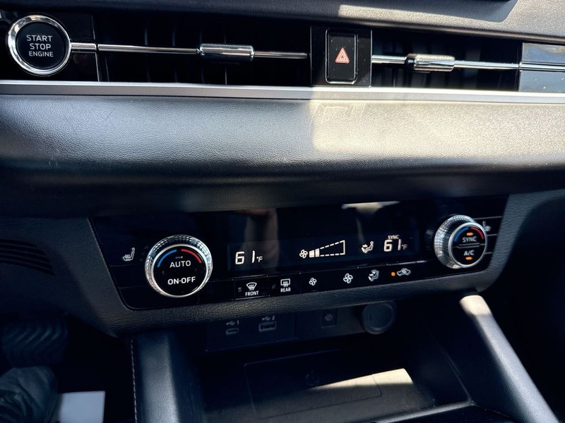 Mitsubishi Outlander Vehicle Full-screen Gallery Image 26