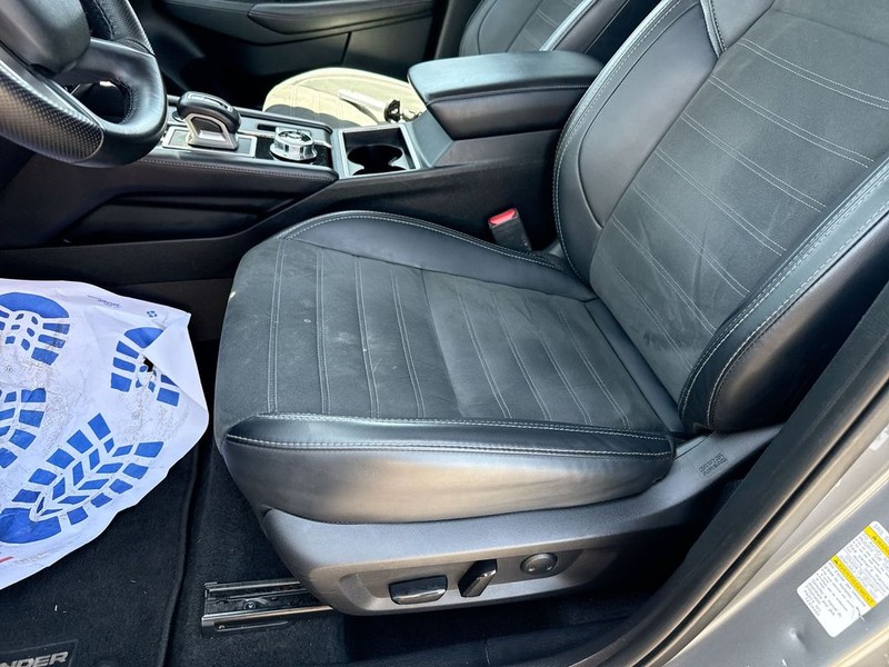 Mitsubishi Outlander Vehicle Full-screen Gallery Image 27