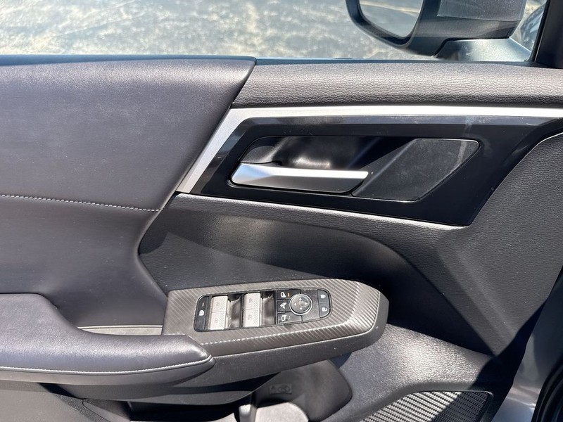 Mitsubishi Outlander Vehicle Full-screen Gallery Image 29