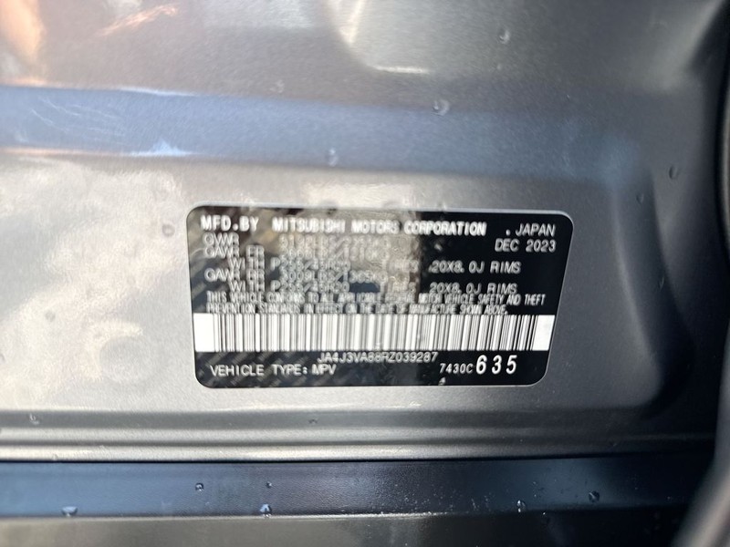 Mitsubishi Outlander Vehicle Full-screen Gallery Image 40