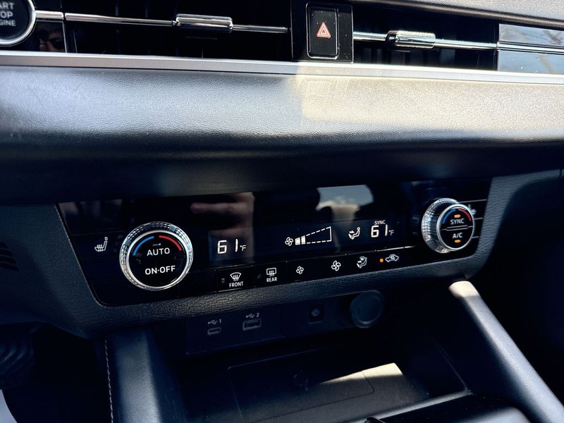 Mitsubishi Outlander Vehicle Full-screen Gallery Image 41