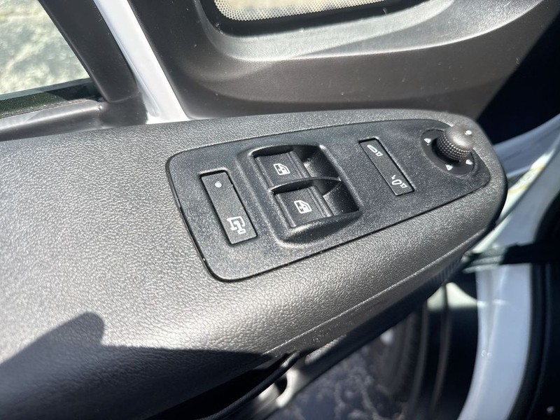 Ram ProMaster Cargo Van Vehicle Full-screen Gallery Image 29
