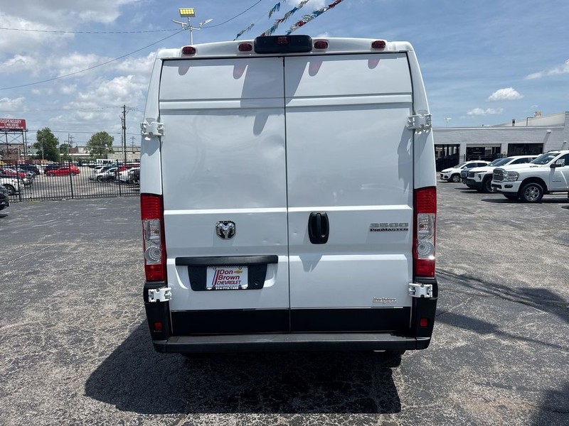 Ram ProMaster Cargo Van Vehicle Full-screen Gallery Image 31