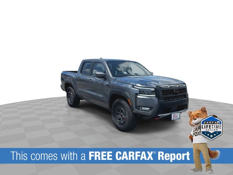 Nissan Frontier Vehicle Full-screen Gallery Image 3