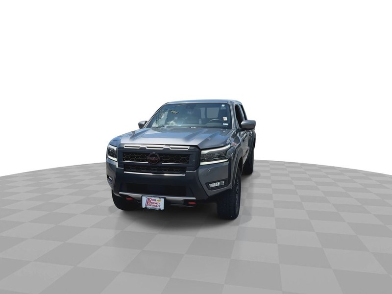 Nissan Frontier Vehicle Full-screen Gallery Image 4