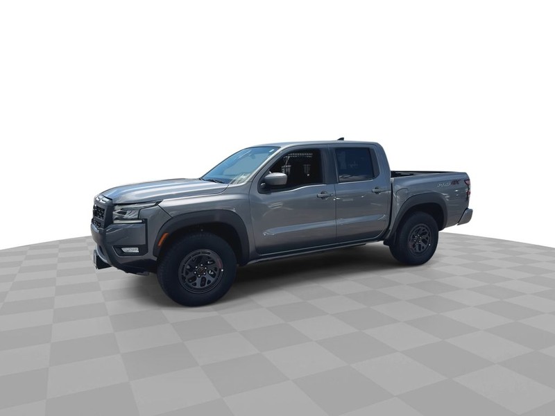 Nissan Frontier Vehicle Full-screen Gallery Image 6