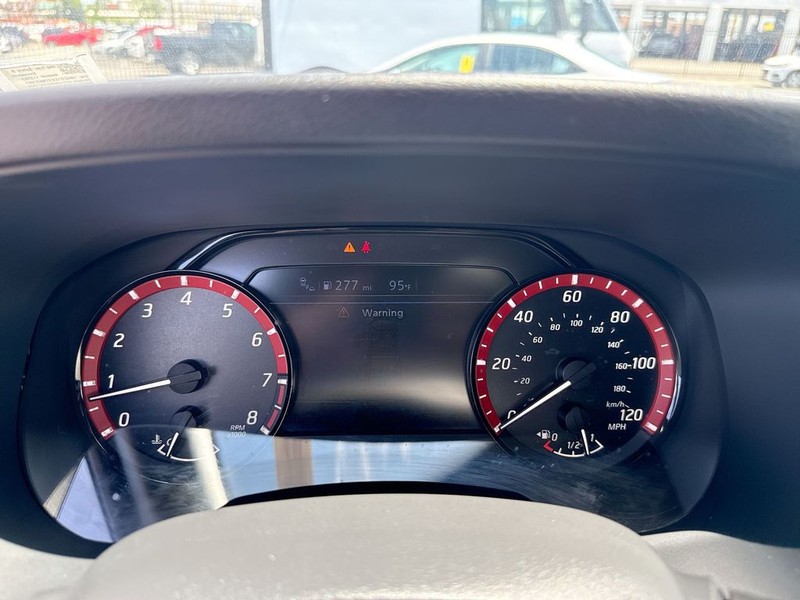 Nissan Frontier Vehicle Full-screen Gallery Image 18