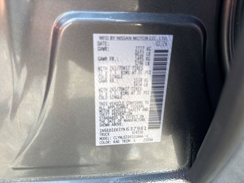 Nissan Frontier Vehicle Full-screen Gallery Image 35