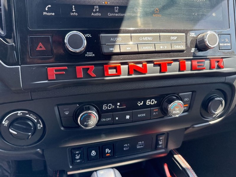 Nissan Frontier Vehicle Full-screen Gallery Image 37