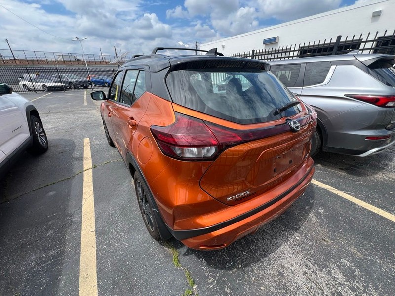 Nissan Kicks Vehicle Full-screen Gallery Image 4
