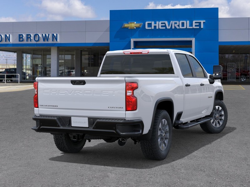 Chevrolet Silverado 2500 HD Vehicle Full-screen Gallery Image 4