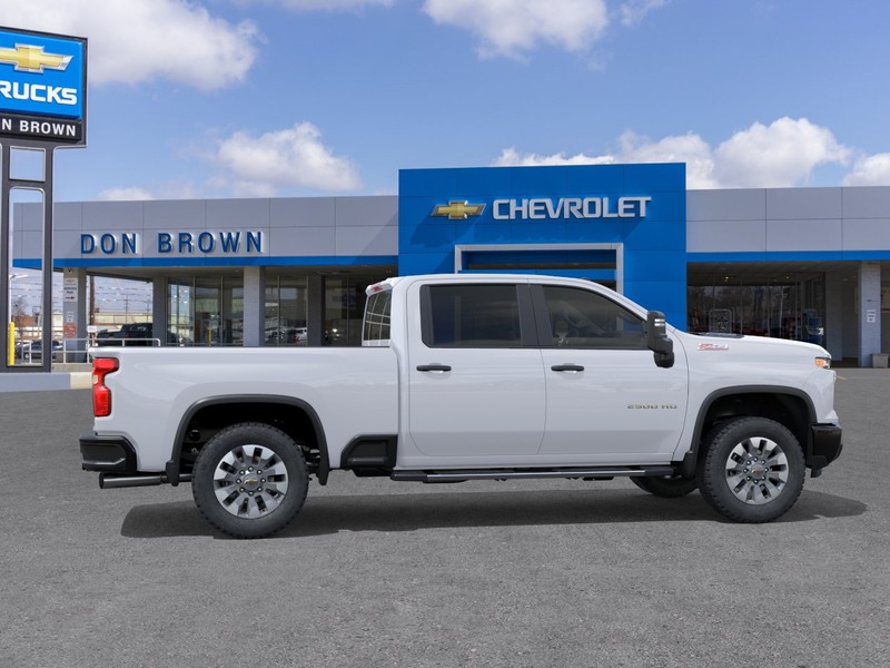 Chevrolet Silverado 2500 HD Vehicle Full-screen Gallery Image 5