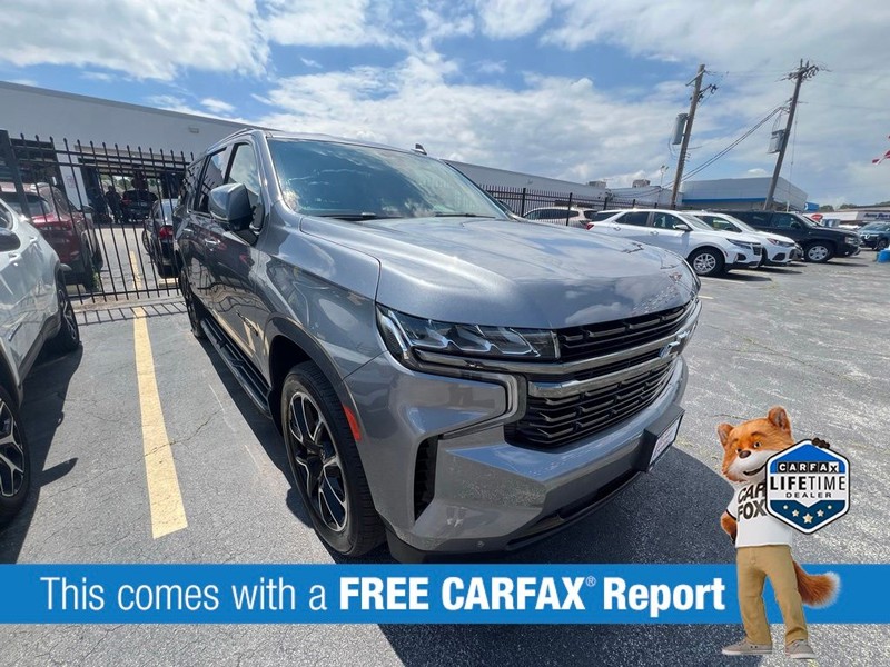Chevrolet Suburban Vehicle Full-screen Gallery Image 3