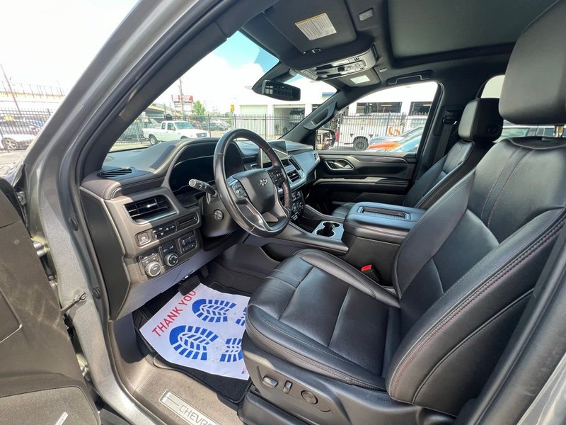 Chevrolet Suburban Vehicle Full-screen Gallery Image 7