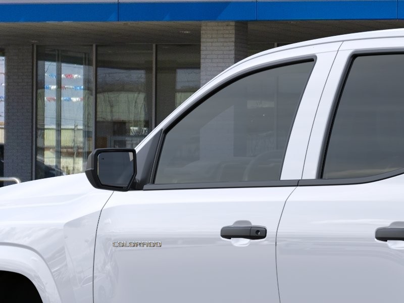 Chevrolet Colorado Vehicle Full-screen Gallery Image 12