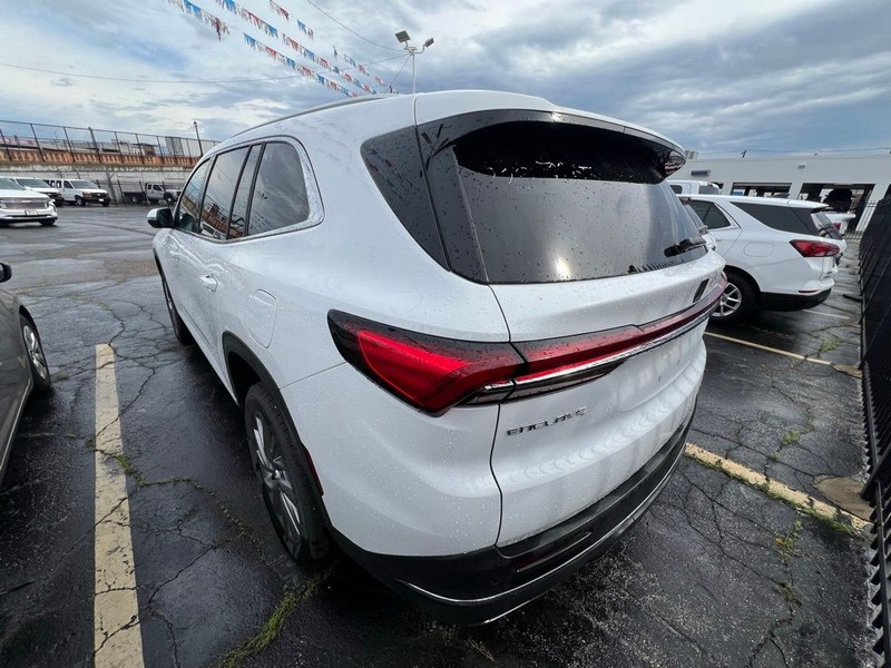 Buick Enclave Vehicle Full-screen Gallery Image 4