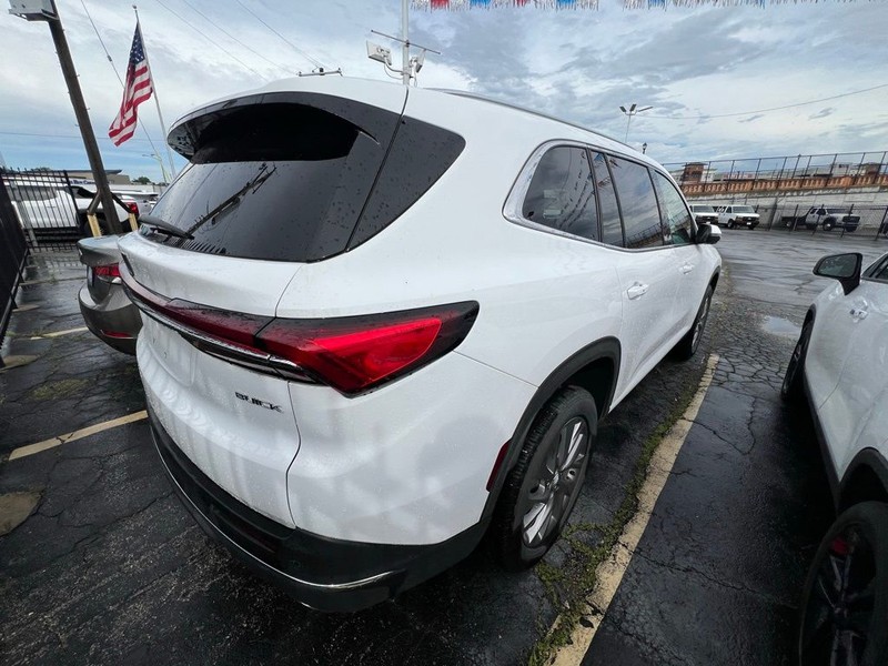 Buick Enclave Vehicle Full-screen Gallery Image 6