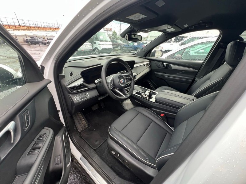 Buick Enclave Vehicle Full-screen Gallery Image 7