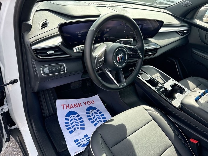 Buick Enclave Vehicle Full-screen Gallery Image 12