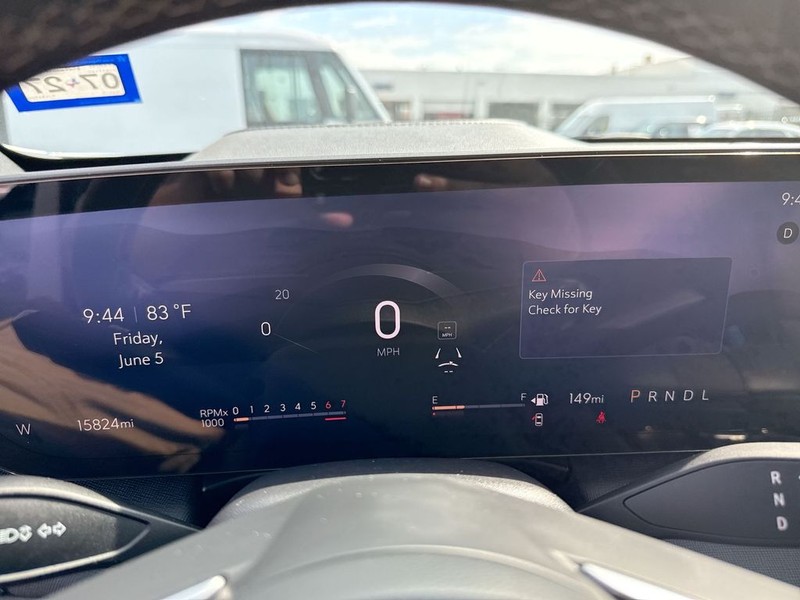 Buick Enclave Vehicle Full-screen Gallery Image 13