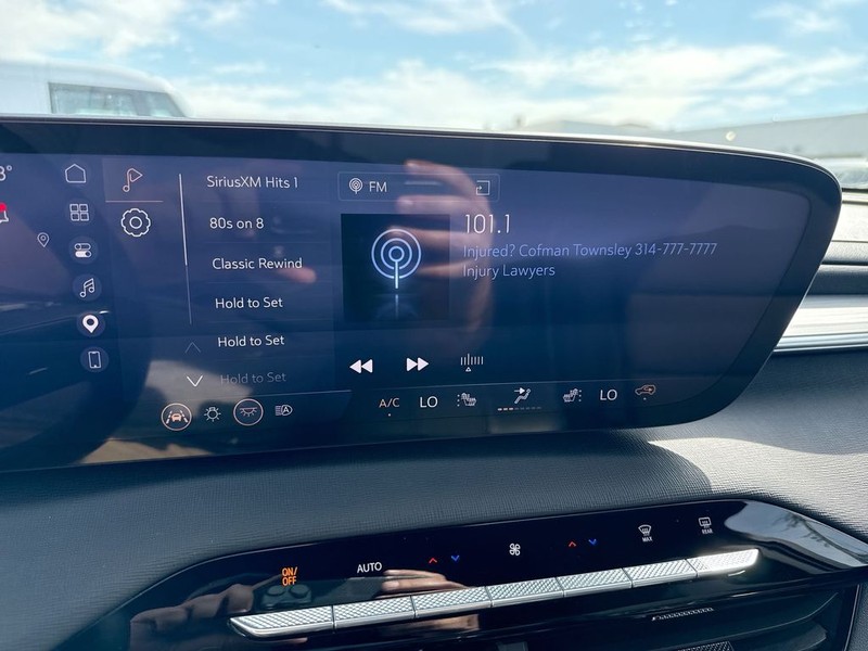 Buick Enclave Vehicle Full-screen Gallery Image 15