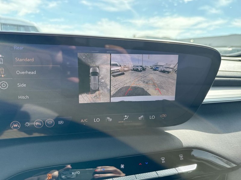 Buick Enclave Vehicle Full-screen Gallery Image 16