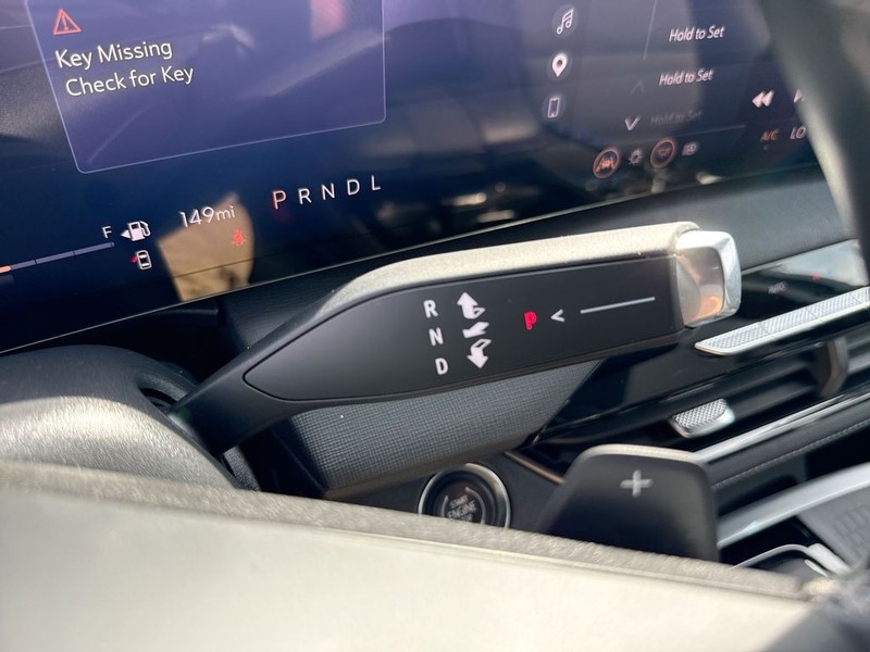 Buick Enclave Vehicle Full-screen Gallery Image 17