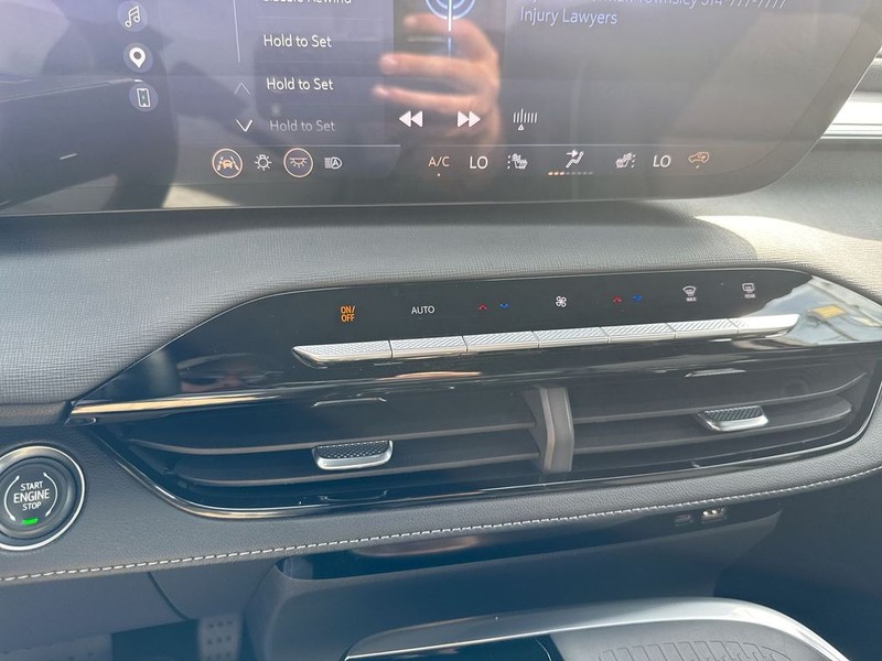 Buick Enclave Vehicle Full-screen Gallery Image 19