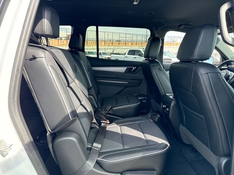 Buick Enclave Vehicle Full-screen Gallery Image 27