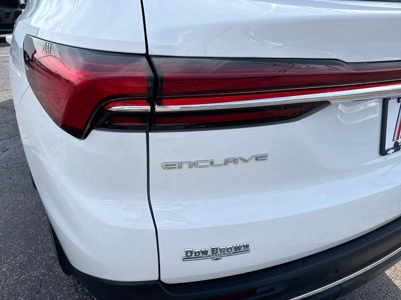 Buick Enclave Vehicle Full-screen Gallery Image 31