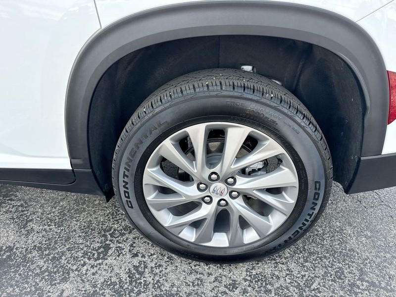 Buick Enclave Vehicle Full-screen Gallery Image 32