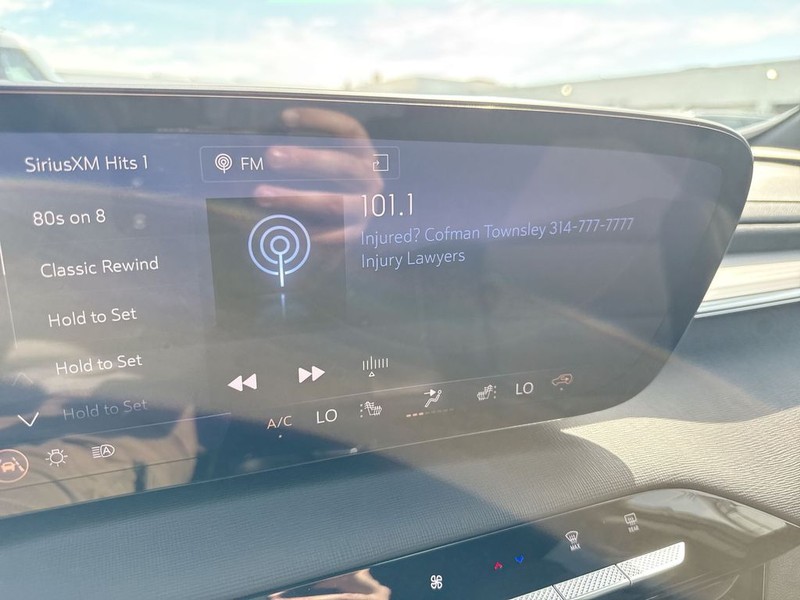 Buick Enclave Vehicle Full-screen Gallery Image 40