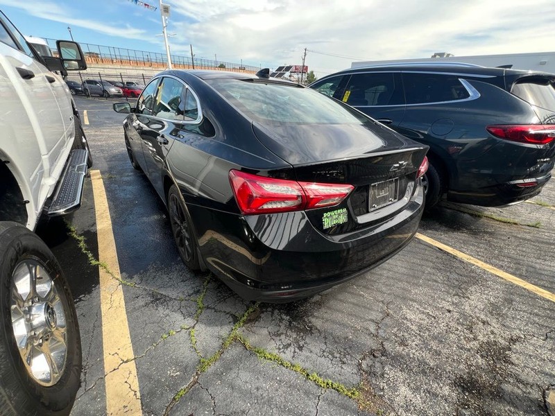 Chevrolet Malibu Vehicle Full-screen Gallery Image 4