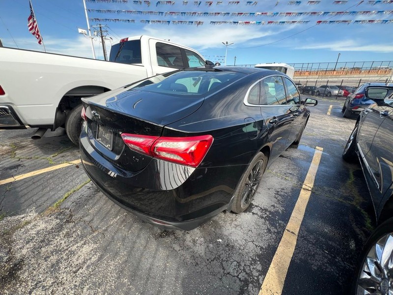 Chevrolet Malibu Vehicle Full-screen Gallery Image 6
