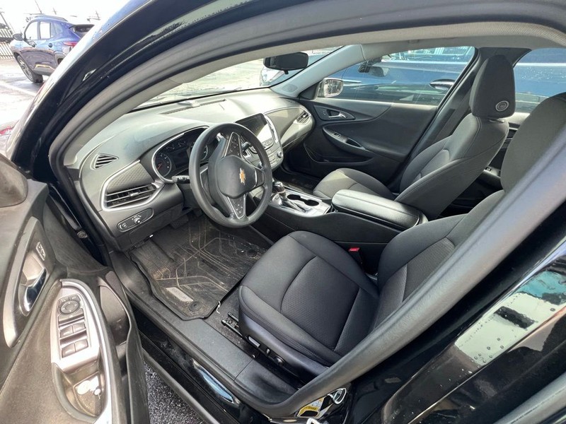 Chevrolet Malibu Vehicle Full-screen Gallery Image 7