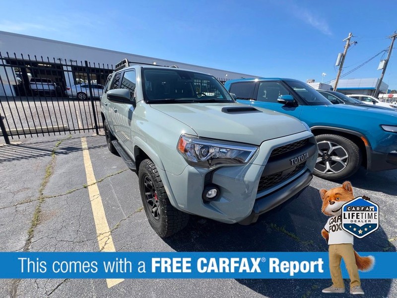Toyota 4Runner Vehicle Full-screen Gallery Image 3