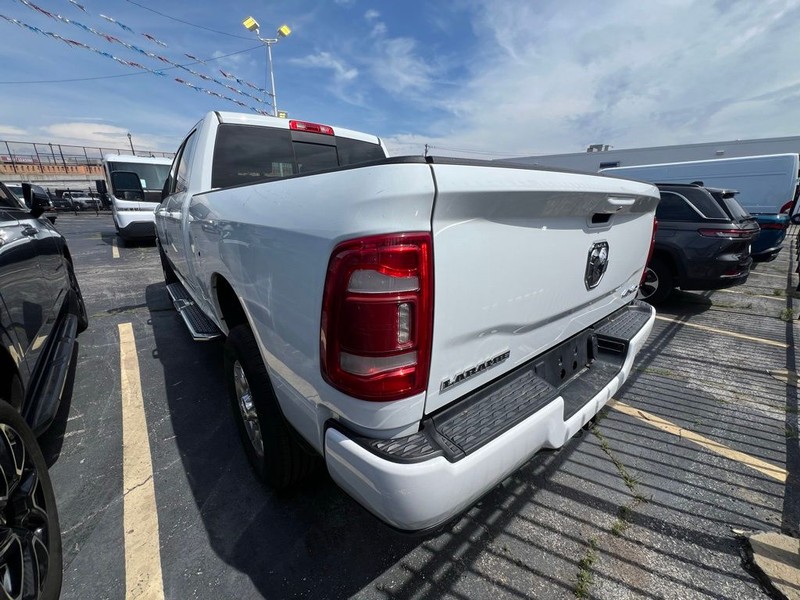 Ram 2500 Vehicle Full-screen Gallery Image 4