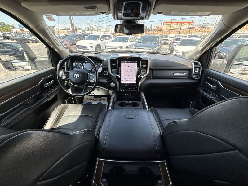 Ram 2500 Vehicle Full-screen Gallery Image 17