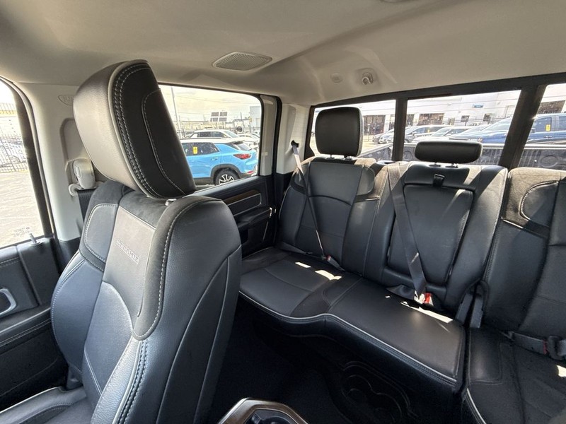 Ram 2500 Vehicle Full-screen Gallery Image 19