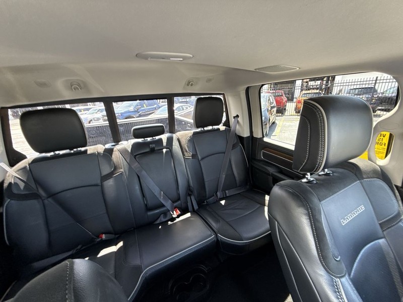 Ram 2500 Vehicle Full-screen Gallery Image 21