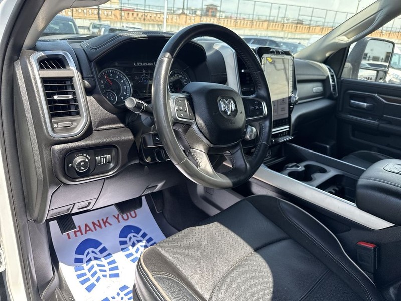 Ram 2500 Vehicle Full-screen Gallery Image 23
