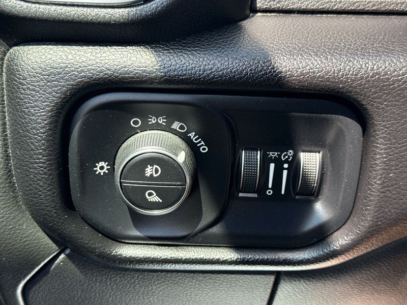 Ram 2500 Vehicle Full-screen Gallery Image 31