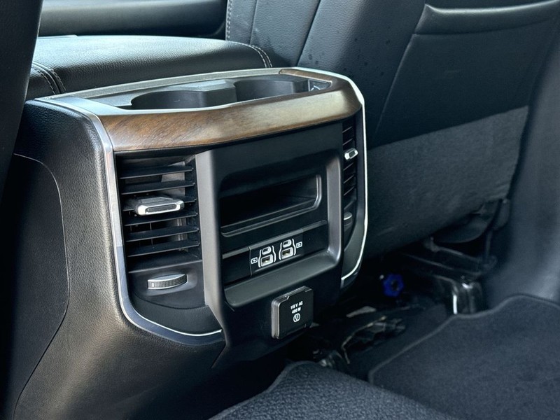 Ram 2500 Vehicle Full-screen Gallery Image 33